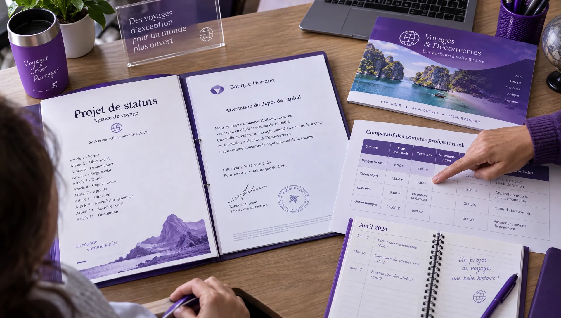 Un dossier de création d’agence de voyage rassemble statuts, attestation de dépôt et comparaison d’une banque en ligne avec carte gratuite.